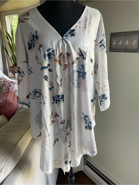 Women's White Floral V-Neck Tunic Top